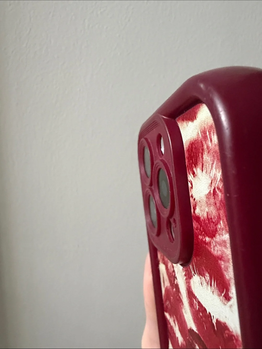 iPhone 15 Pro Phone Case with Red Lip Print Design - Burgundy Edge